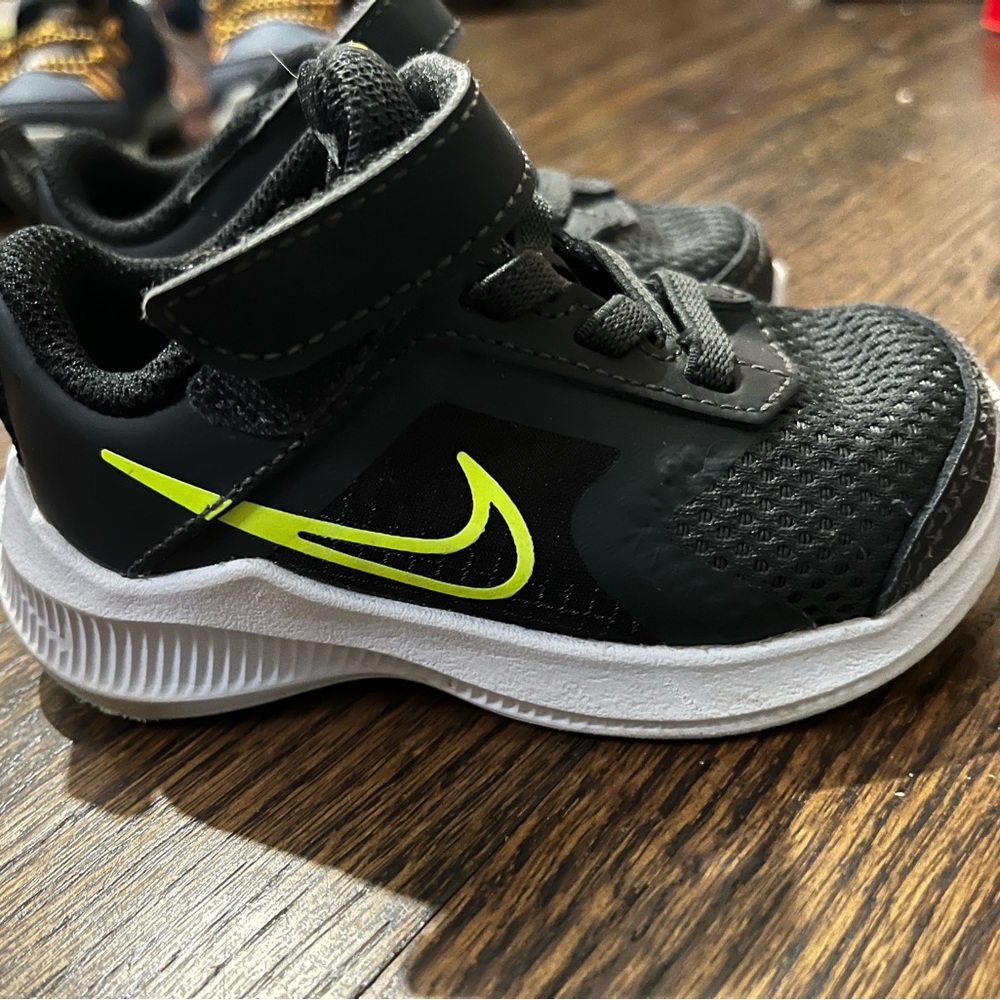 Toddler Nike size 5